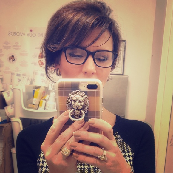 Meet your Posher, Cindy - Picture 1 of 1